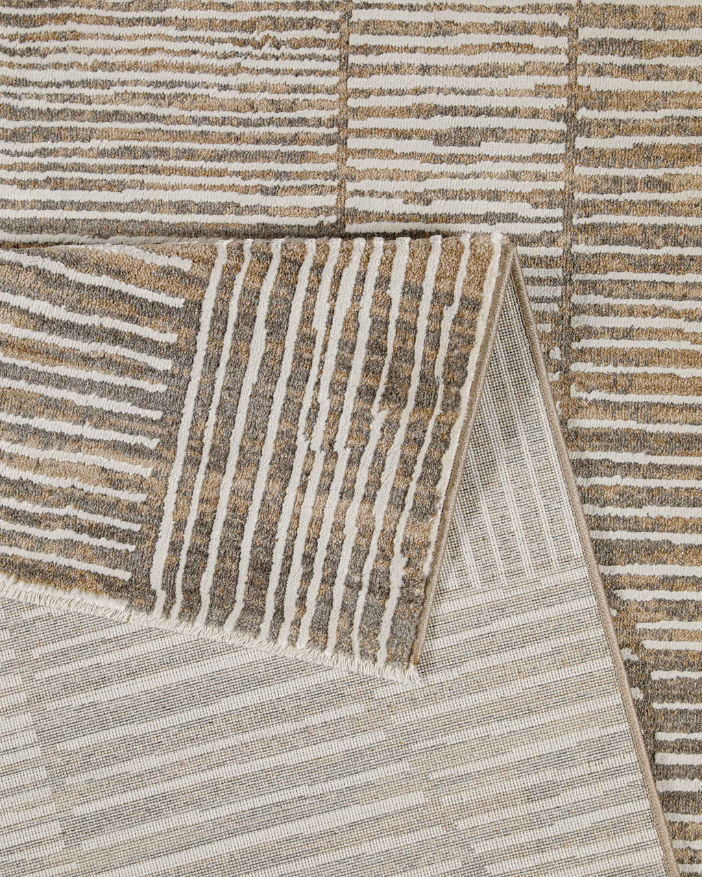 Esprit Kurzflor Teppich Raymond in Beige Grau Detailaufnahme der Teppichkante und hochwertigen Verarbeitung