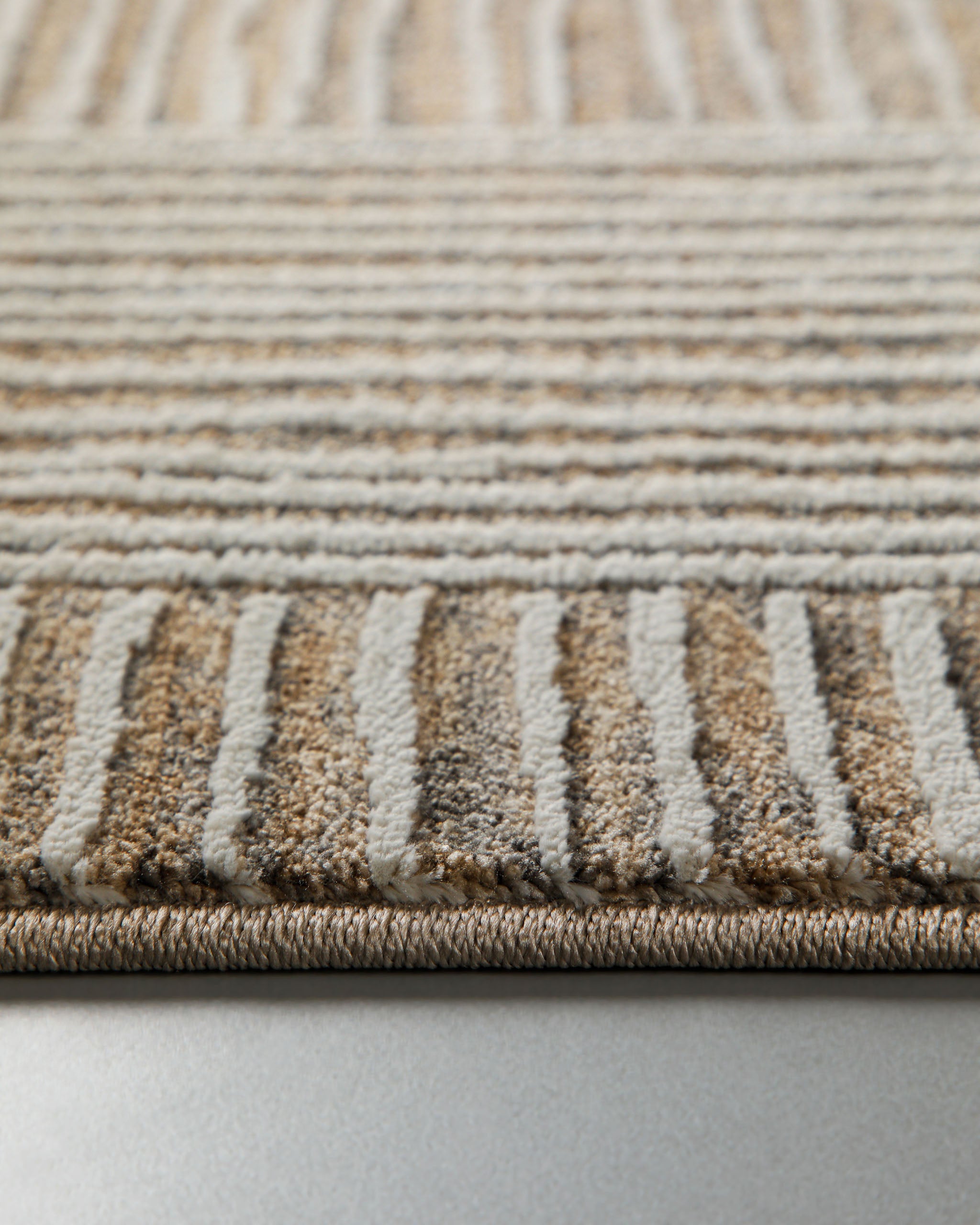 Esprit Kurzflor Teppich Raymond in Beige Grau Nahaufnahme der weichen Oberflächenstruktur und Strukturdetails