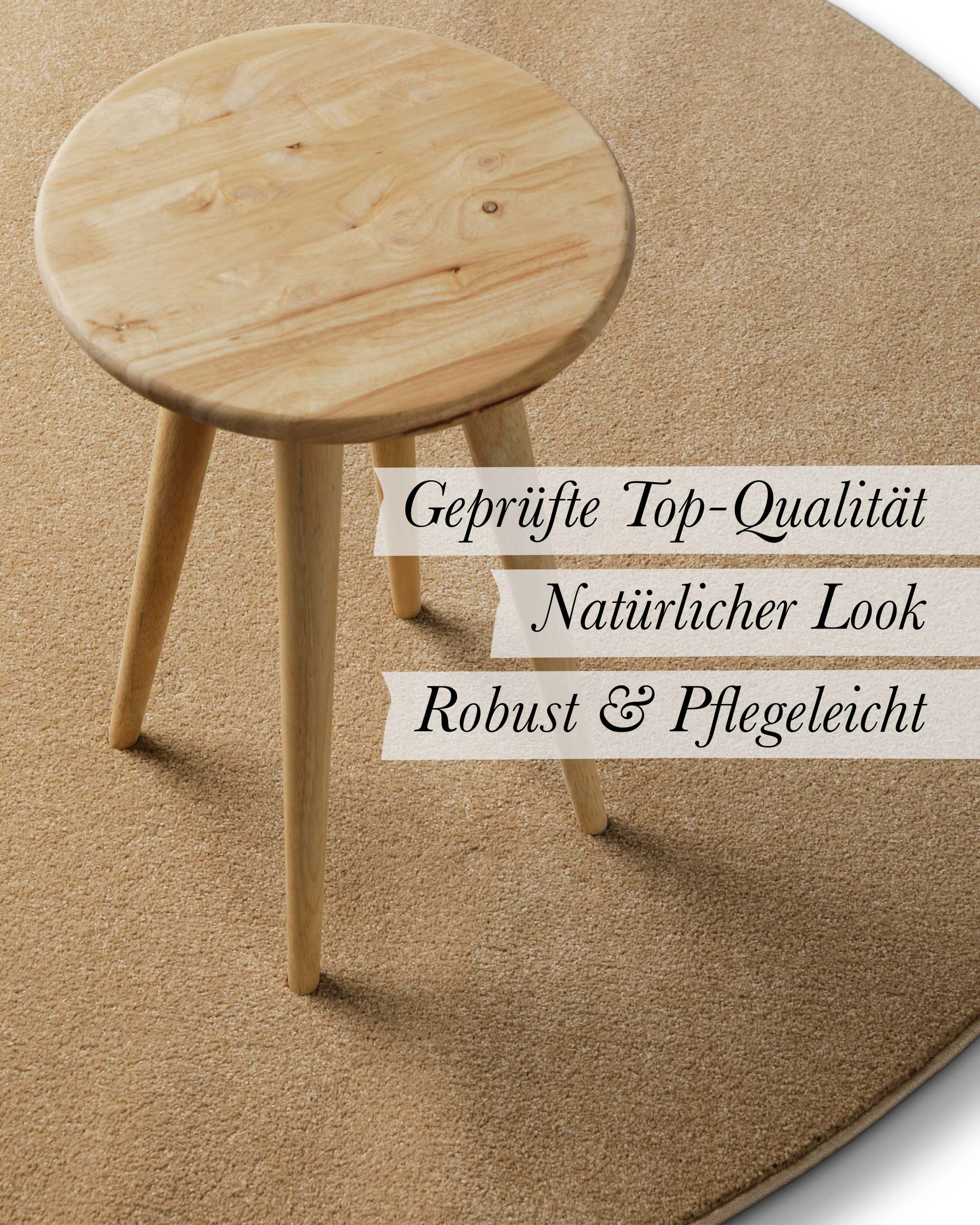 Wohnbild mit eingeblendeten Produkteigenschaften wie geprüfte Qualität und natürlicher Look