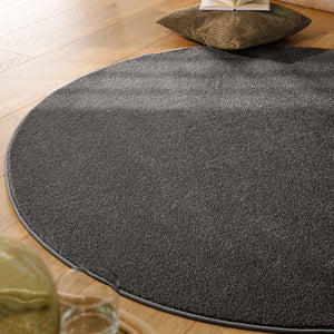{"class" => "product-thumbnails__image", "alt" => "Kurzflor Teppich Vegas Anthrazit rund im Wohnraum aus schräger Perspektive mit natürlichem Lichteinfall"}