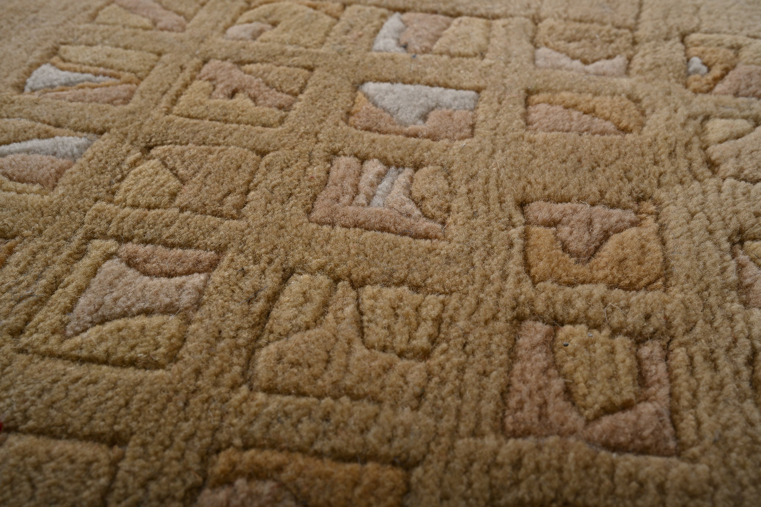 Handgeknüpfter Tibeter Teppich in gold gelb mit Retro Bordüre – Neuwertig
