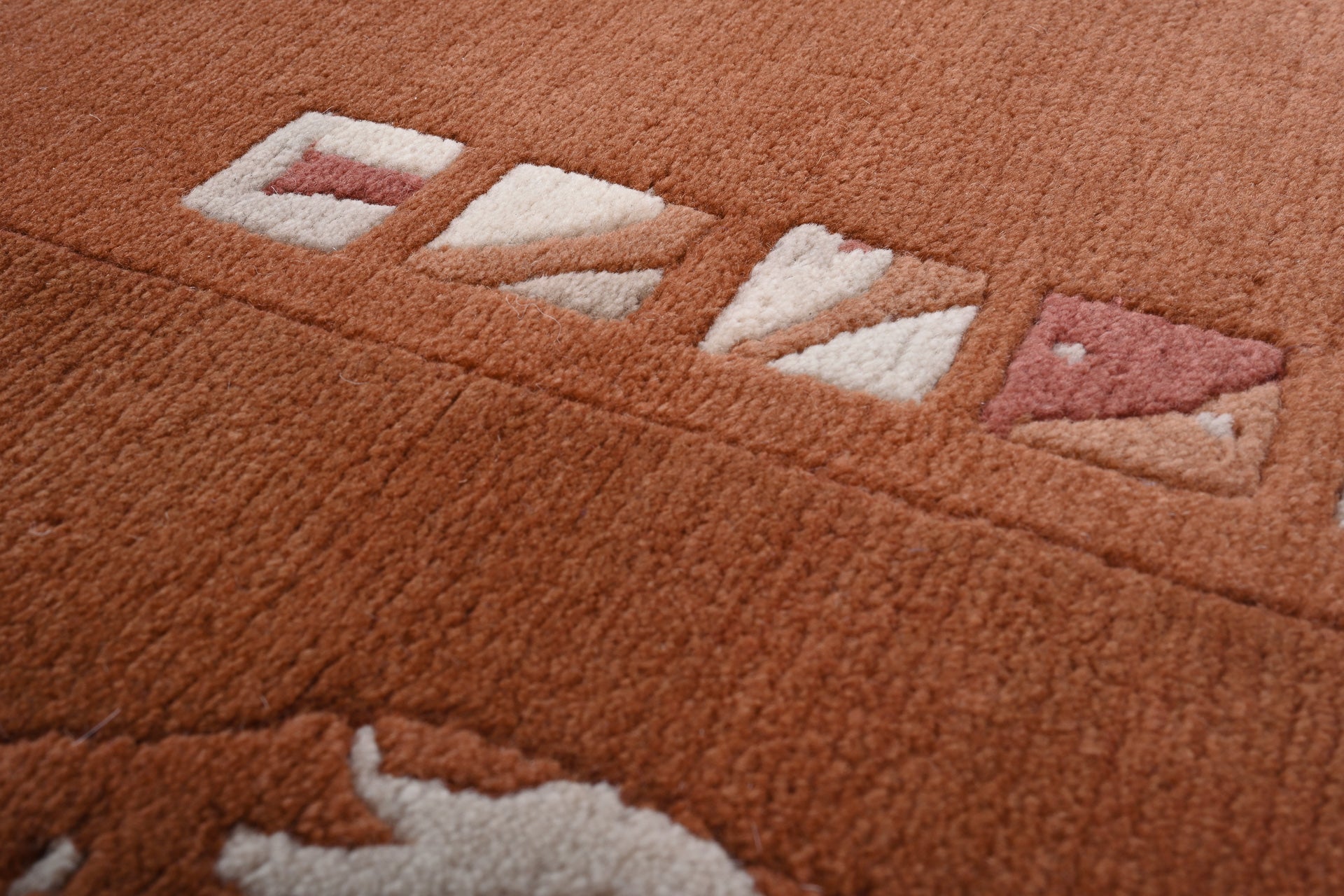 Handgeknüpfter Tibet Teppich in terra braun Retro Bordüre – Neuwertig