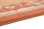 Handgeknüpfter Tibet Teppich in Apricot mit Retro Bordüre – Neuwertig