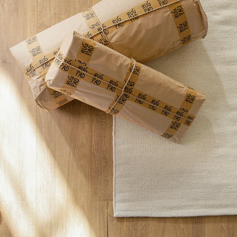 RugPad auf dem Boden in der Verpackung