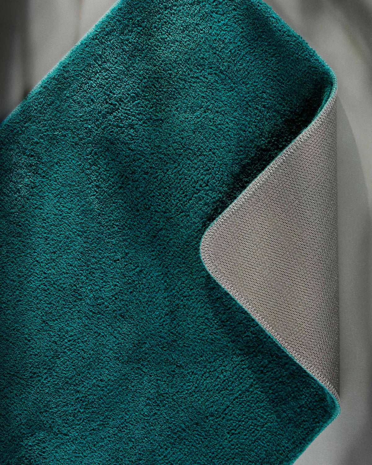 Badematte Badteppich Joris Petrol flauschig Detailbild Flor umgeklappt