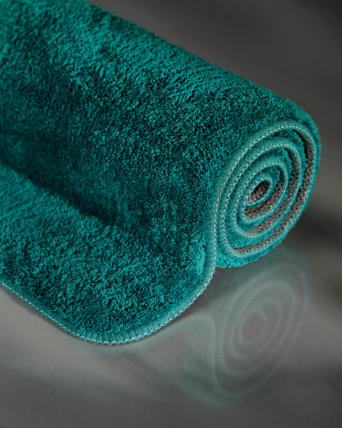 Badematte Badteppich Joris Petrol flauschig Detailbild Flor aufgerollt