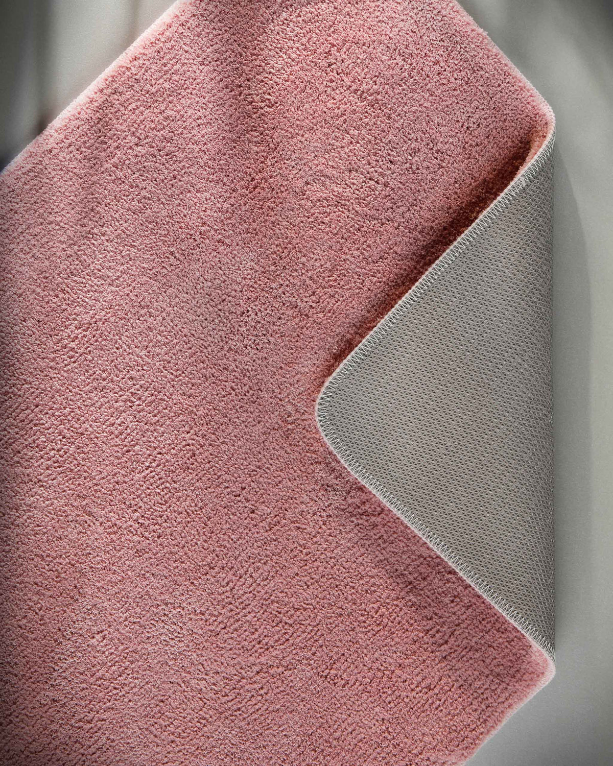 Badematte Badteppich Joris Rosa flauschig Detail Rücken Anti-Rutsch