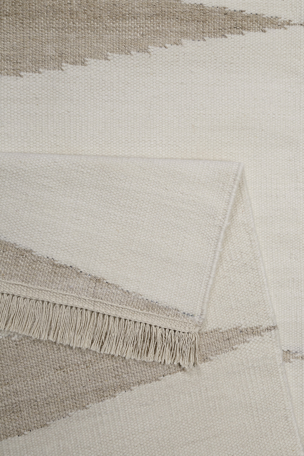 Kelim Teppich Sand Beige aus Naturfaser "Smart Triangle" WECONhome