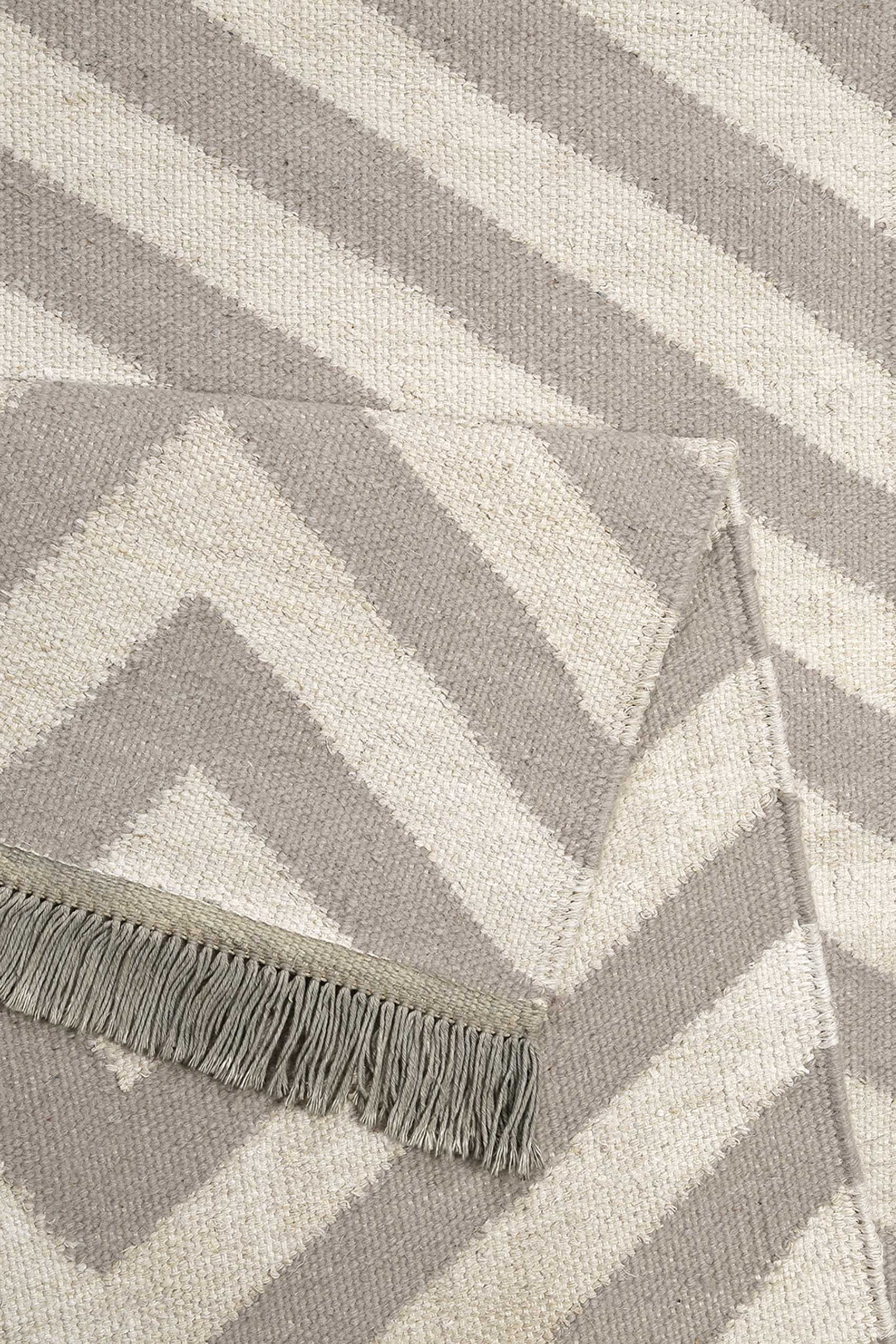 Kelim Teppich Beige Taupe aus Naturfaser "Edgy Corners" WECONhome