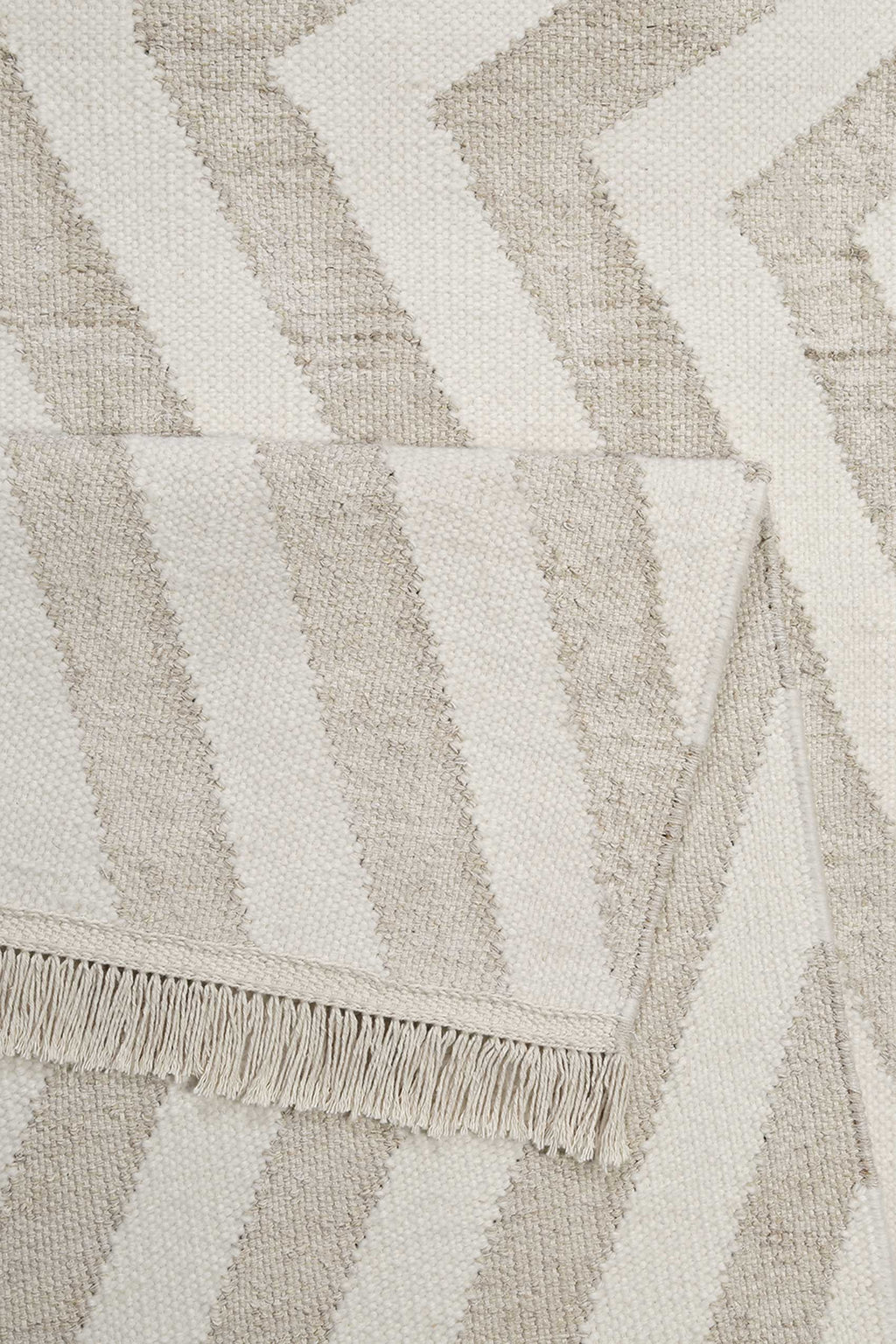Kelim Teppich Beige aus Naturfaser "Edgy Corners" WECONhome