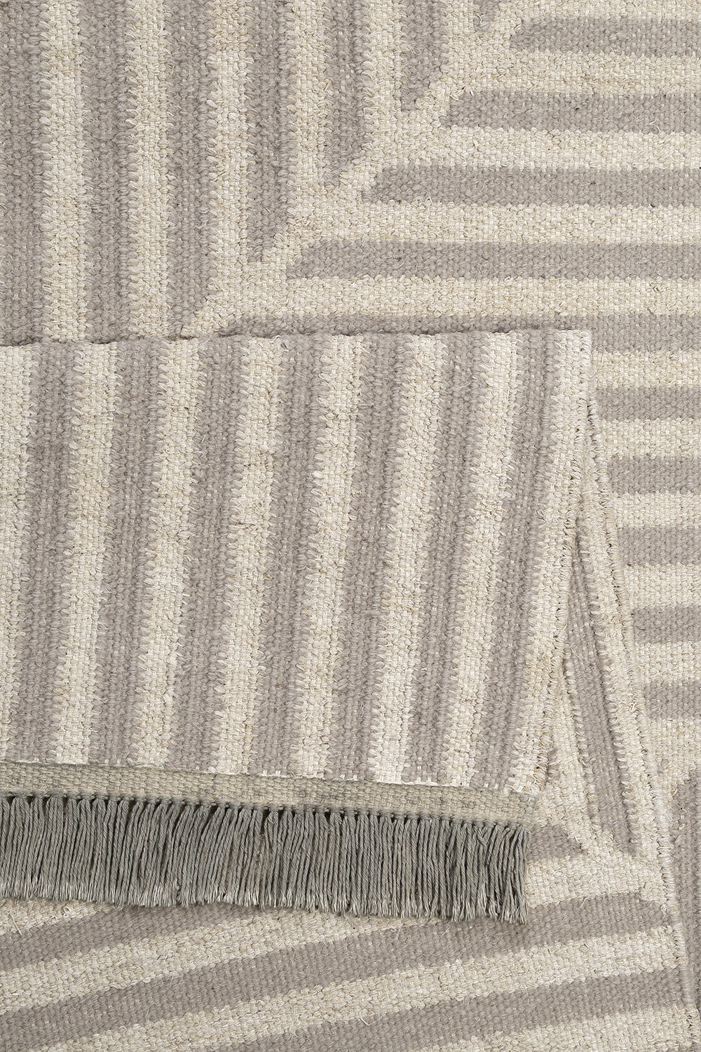 Kelim Teppich Grau Beige aus Naturfaser "Irregular Fields" WECONhome