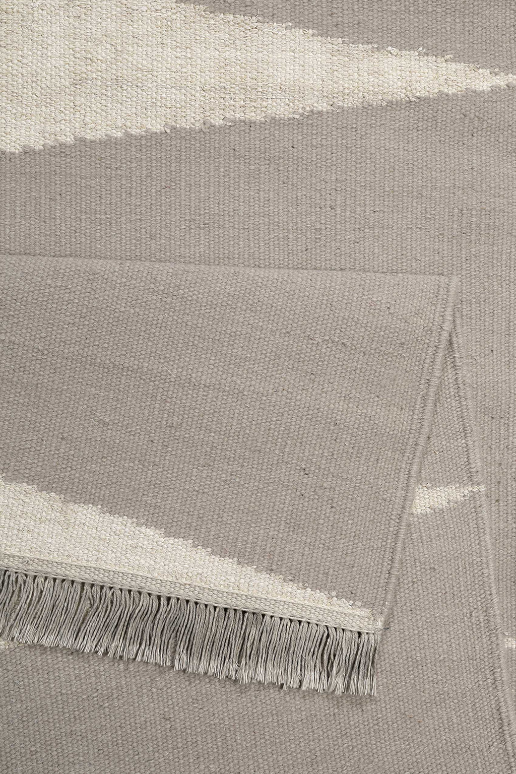 Kelim Teppich Taupe Beige aus Naturfaser "Smart Triangle" WECONhome