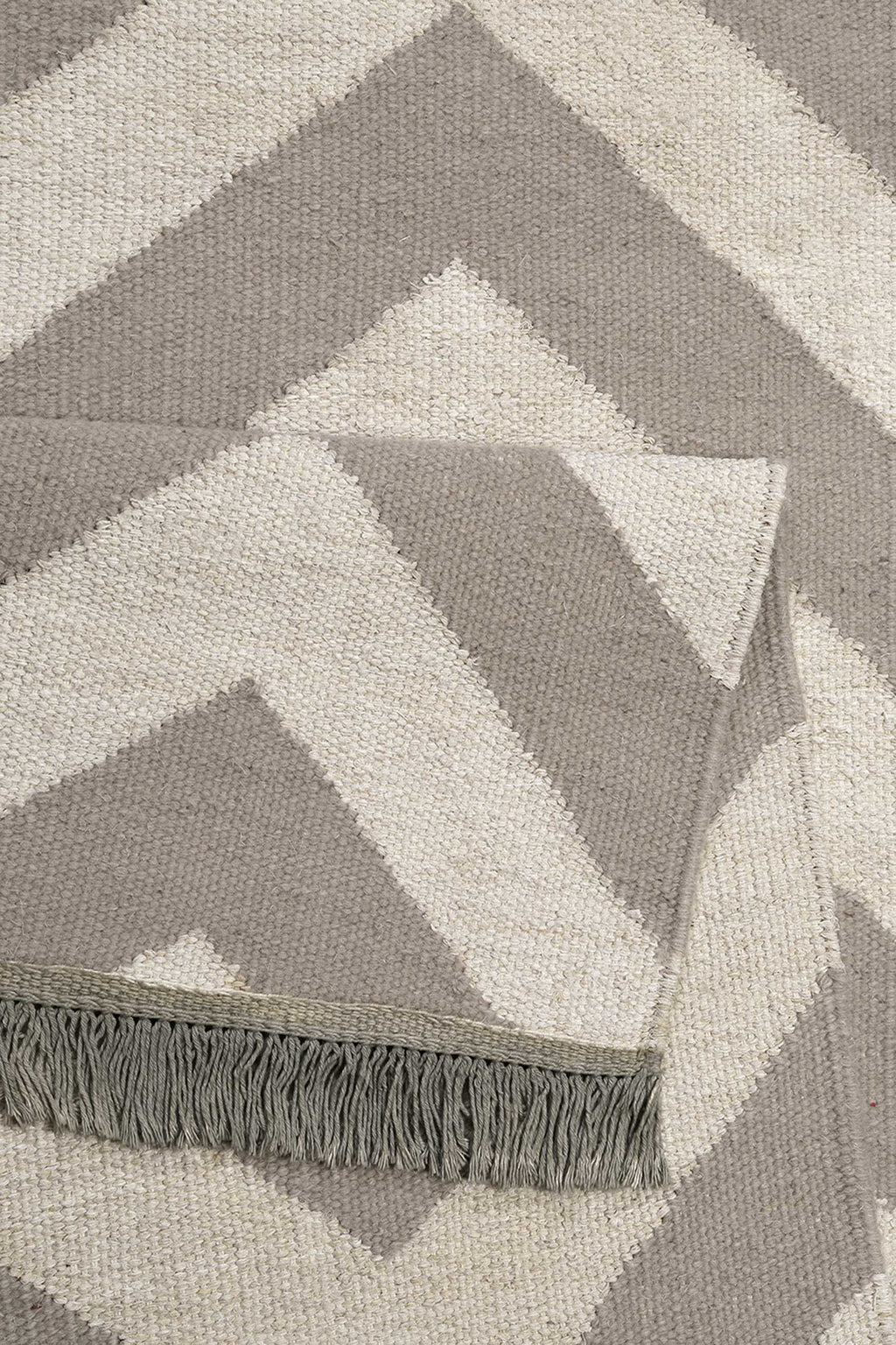 Kelim Teppich Grau Beige aus Naturfaser "Zig-Zag" WECONhome